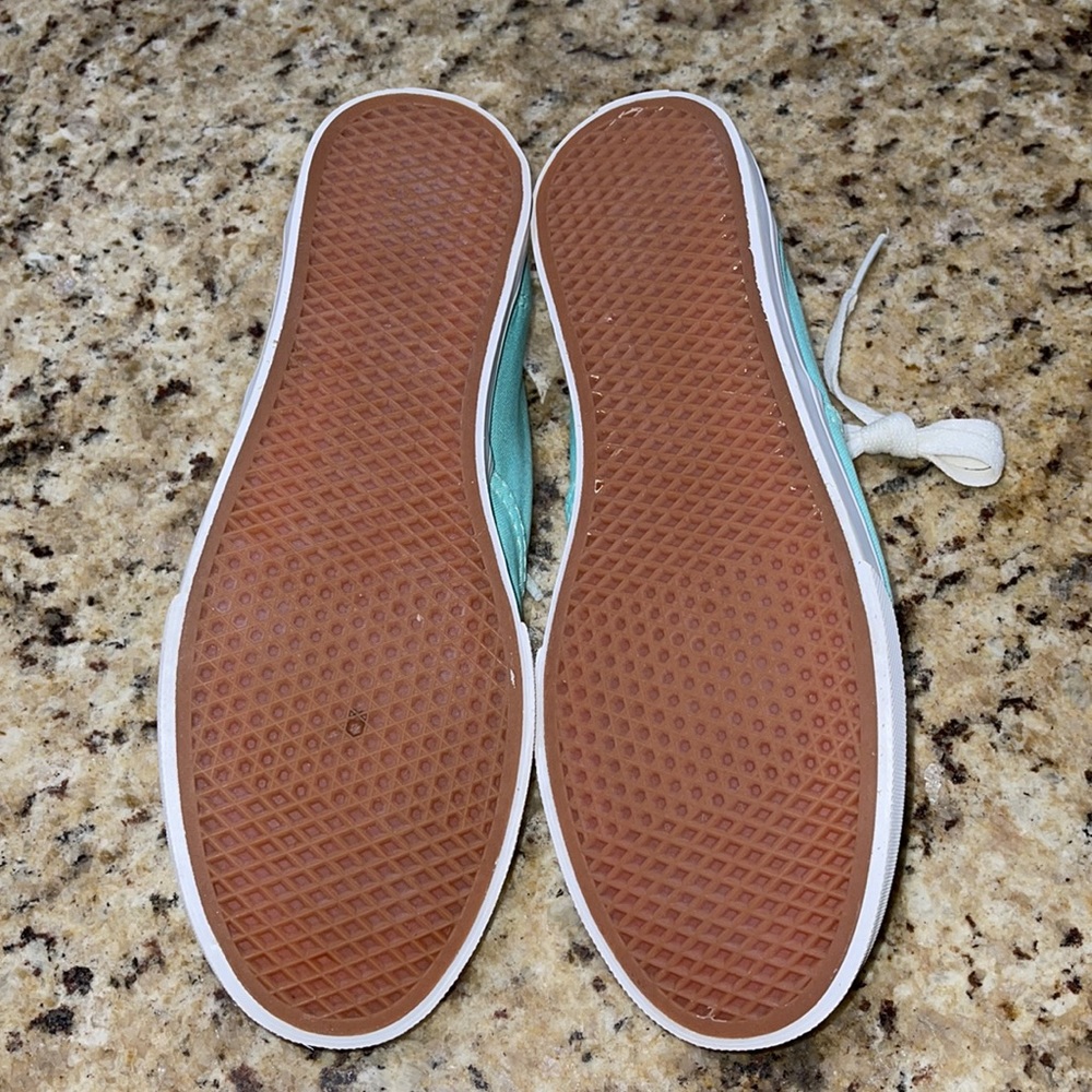 Vans - Picture 6 of 9